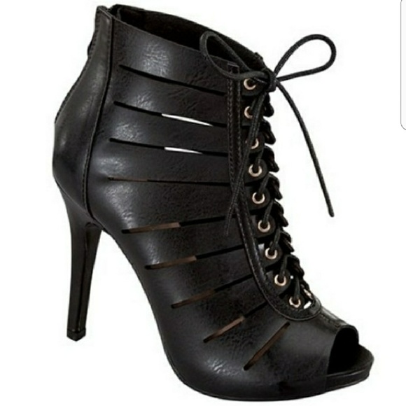 Shoes - 🖤 Vegan Lace Up Ankle Booties